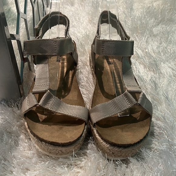 Cushionaire Women’s Summer Sandals, Velcro Strap, Size 10, NWT - Picture 10 of 16